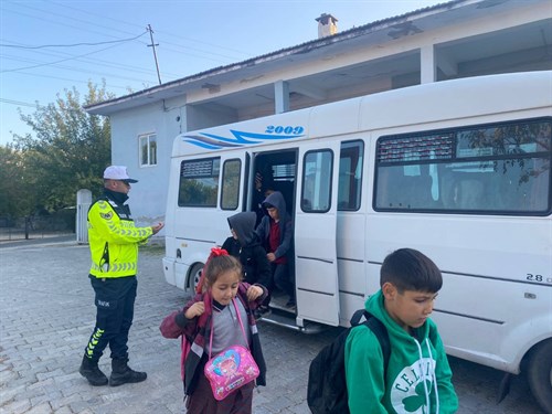 Jandarmalarımız Öğrenci Kardeşlerimize Trafik Eğitimi Verdik